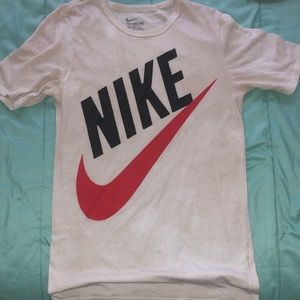 White nike tee